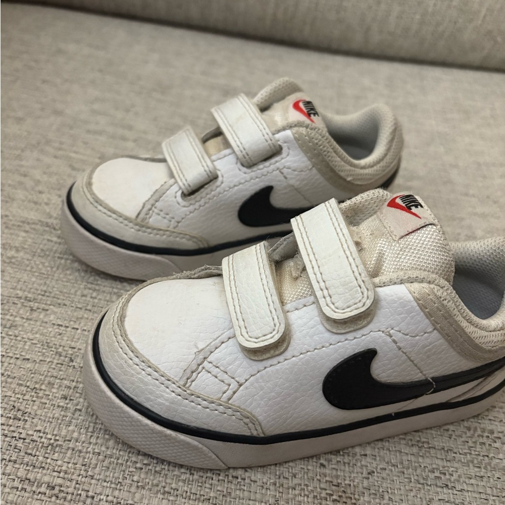 Nike Capri 3 LTR Size 8C